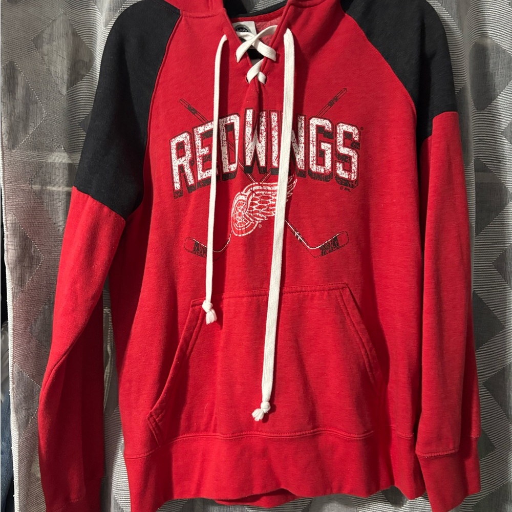 Red Wings Criss Cross Sweatshirt